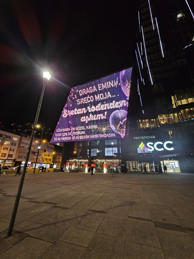 Državljanin Turske na originalan način čestitao rođendan supruzi