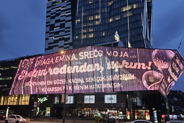 Državljanin Turske na originalan način čestitao rođendan supruzi