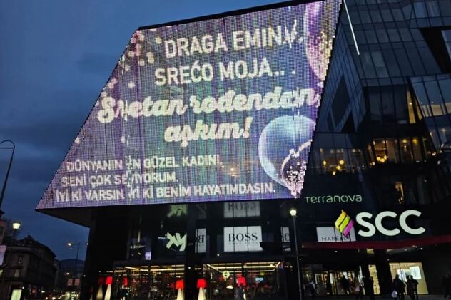 Državljanin Turske na originalan način čestitao rođendan supruzi