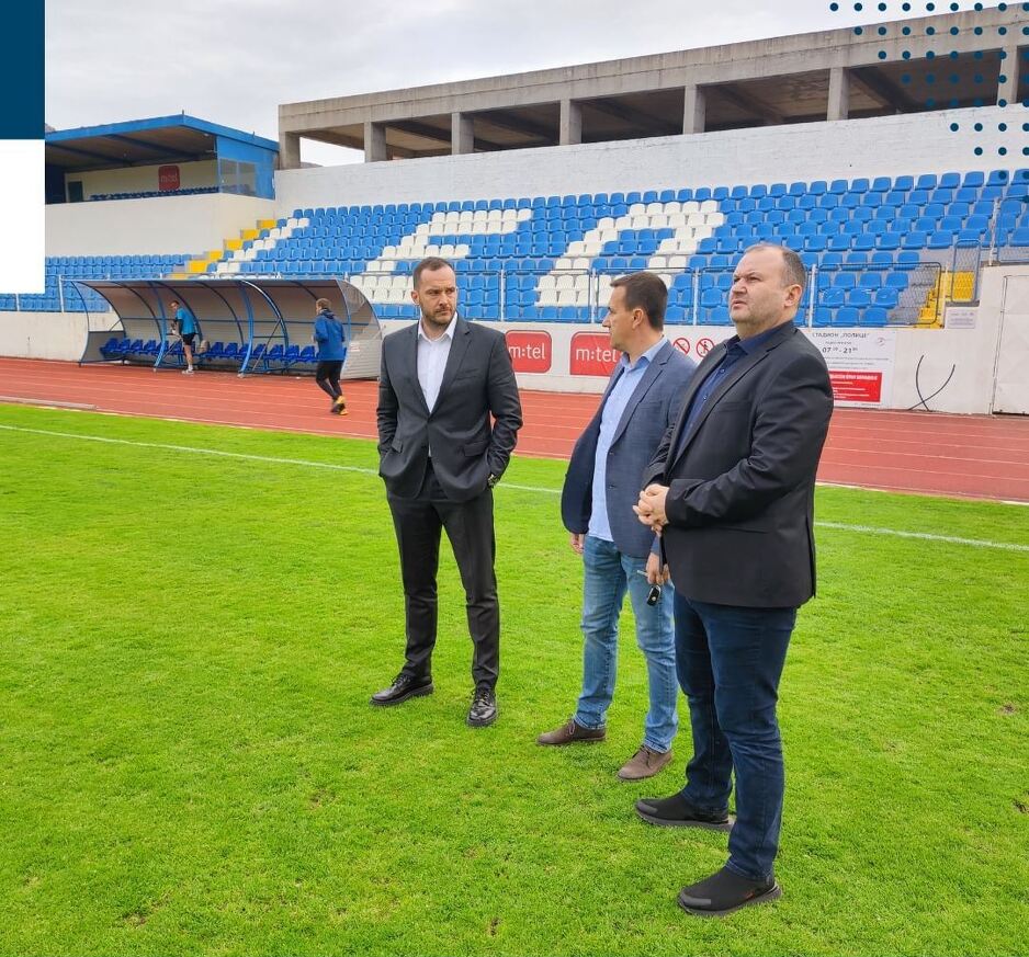 Obilazak terena stadiona Police (Foto: Instagram)