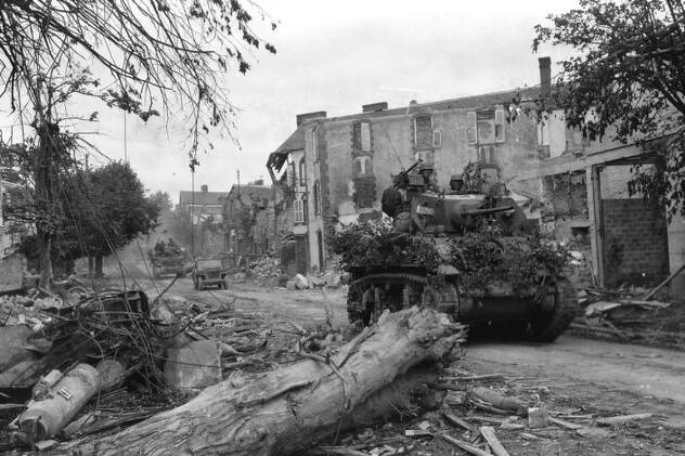Američki tenk u toku operacije Cobra (Foto:US National Archives)