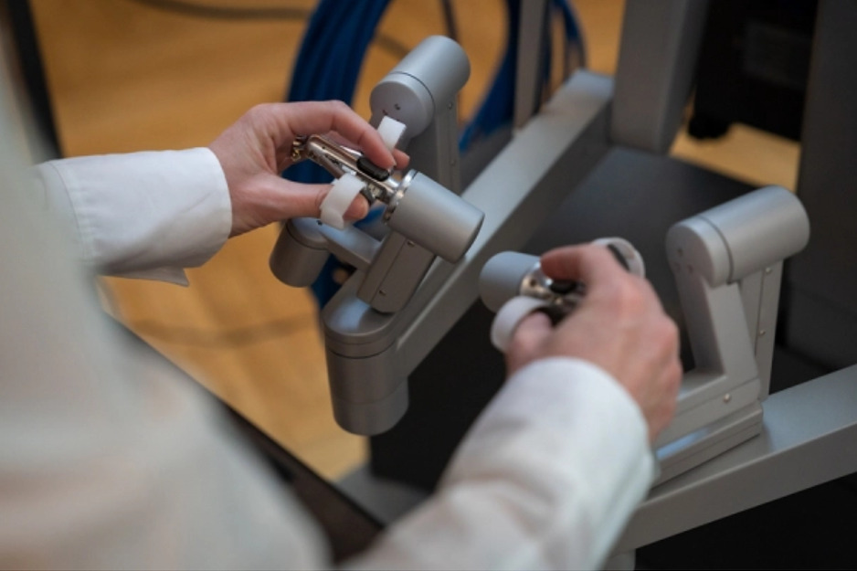 Robotiziranim operacijama se olakšava i ljekarima (Foto: David Bohmann)