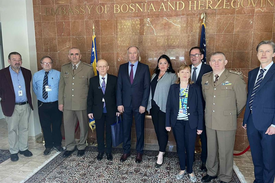 Susret Heleza i uposlenika Ambasade BiH u Washingtonu (Foto: Ministarstvo odbrane BiH)