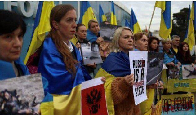 Protest u blizini brazilske ambasade u Portugalu (Foto: Twitter)