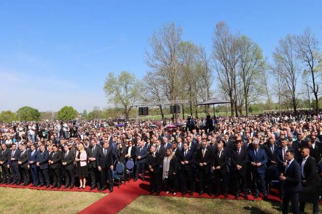 Veliki broj prisutnih u Donjoj Gradini (Foto: Predsjednikrs.net)