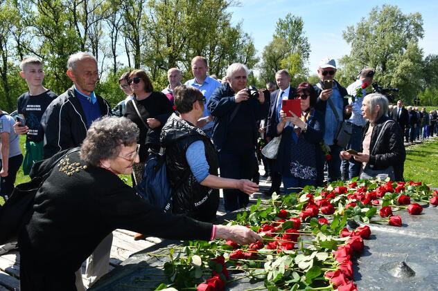 Brojni građani su položili cvijeće  Foto: (Nikola Čutuk / Pixsell)
