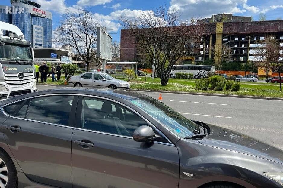 Policijske ekipe vrše uviđaj (Foto: Čitatelj)