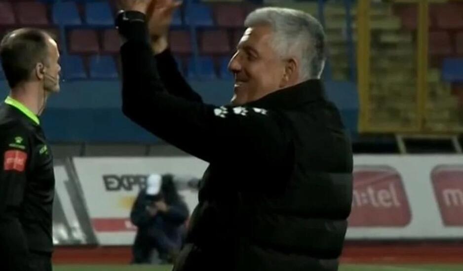 Reakcija Husrefa Musemića nakon što je sudija produžio utakmicu za dvije minute (Foto: Screenshot/My TV)