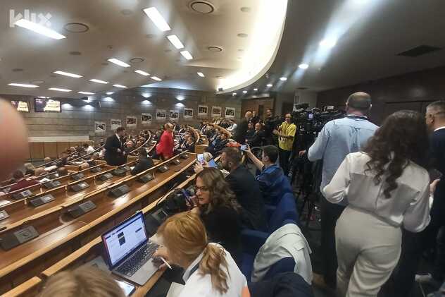 Zastupnici DF-a napuštaju sjednicu