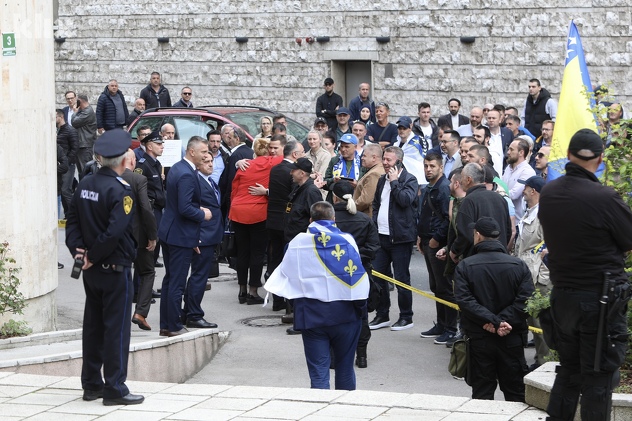 Zastupnici DF-a na protestima (Foto: I. L./Klix.ba)
