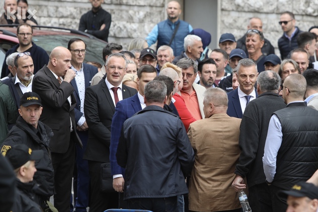 Zastupnici DF-a na protestima (Foto: I. L./Klix.ba)