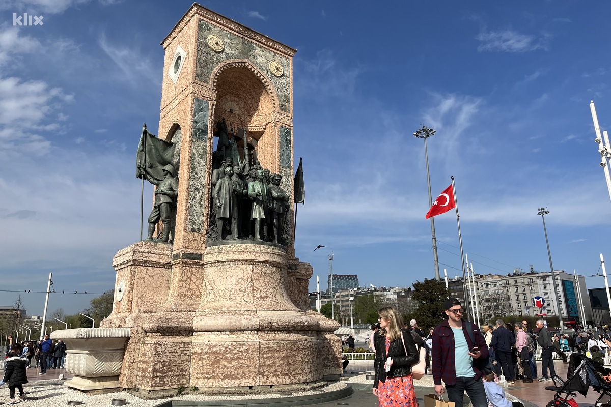 Spomenik Republike na trgu Taksim (Foto: I. B./Klix.ba)