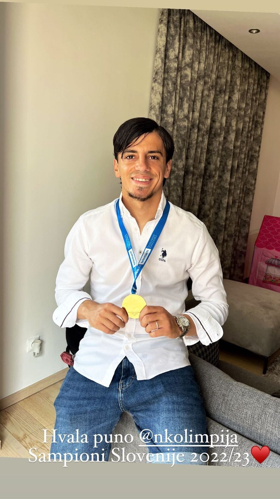 Ziljkić sa medaljom šampiona Slovenije (Foto: Instagram)