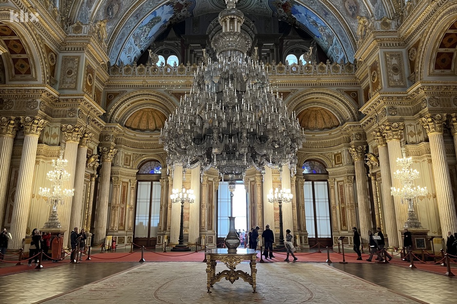 Najveći luster na svijetu nalazi se u Dolmabahče palači i težak je 4,5 tone (Foto: I. B./Klix.ba)