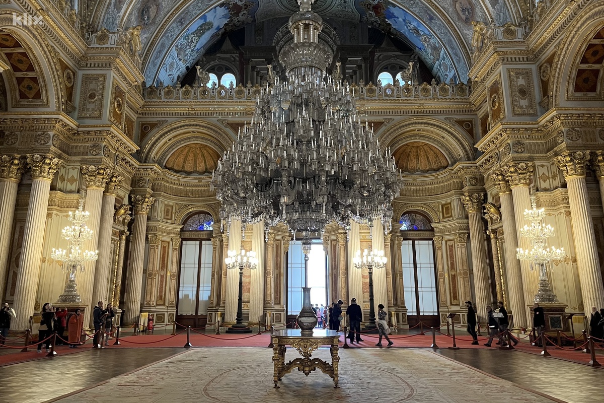 Najveći luster na svijetu nalazi se u Dolmabahče palači i težak je 4,5 tone (Foto: I. B./Klix.ba)