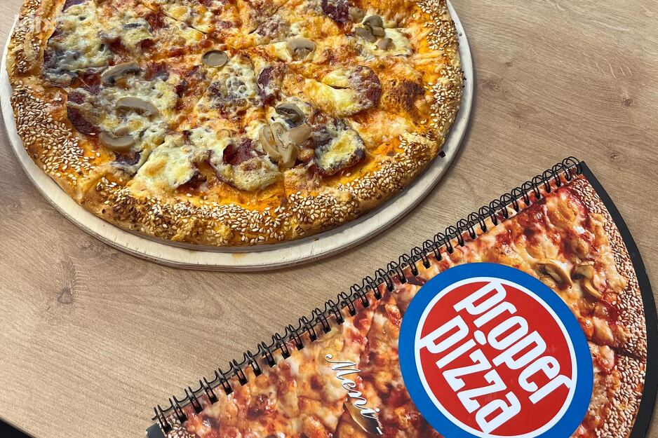 Proper Pizza posebna je zbog kore od susama, nemoguće je da je ne pojedete