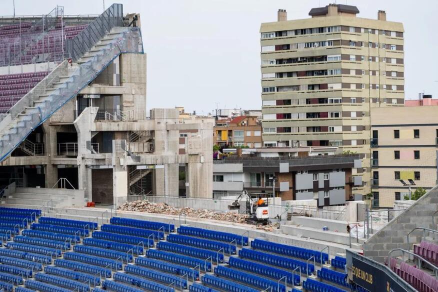 Rušenje trećeg nivoa tribina (Foto: FC Barcelona)