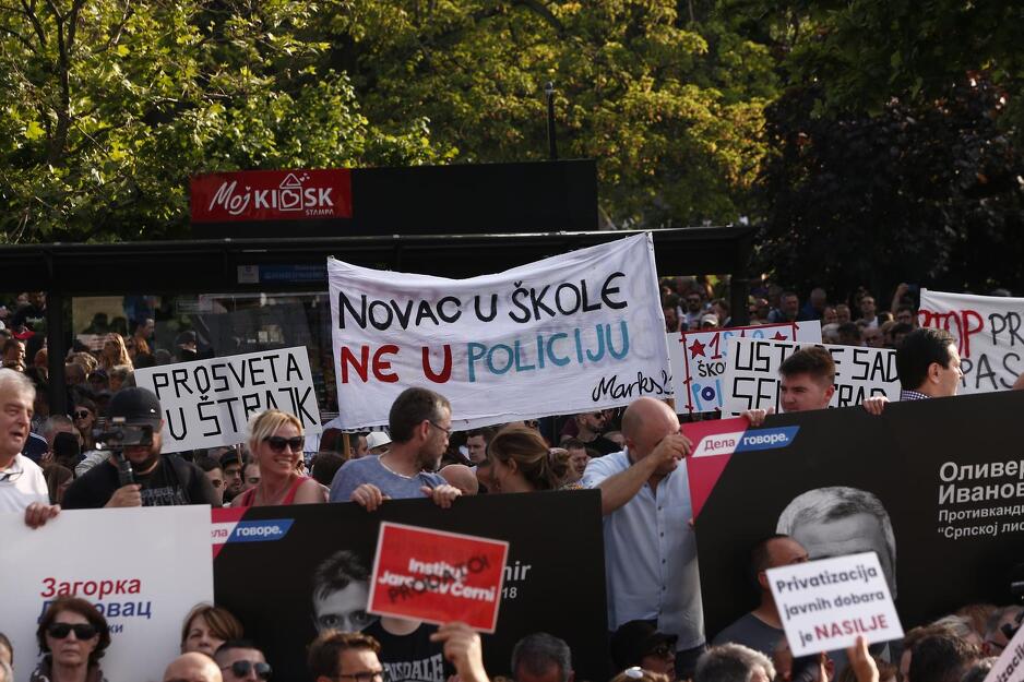 Neke od današnjih transparenata (Foto: M.M./ATA images/PIXSELL)