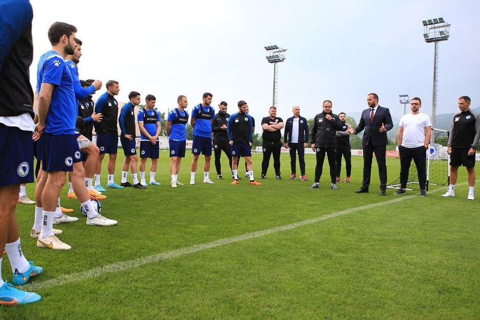 Zeljković održao govor igračima (Foto: Instagram)