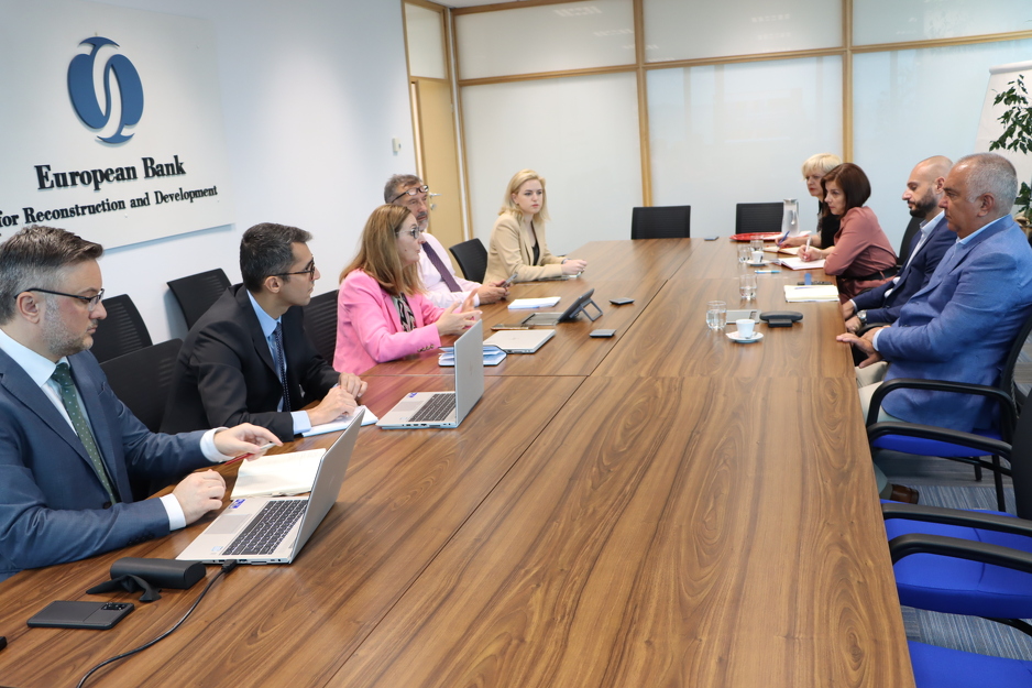 Sastanak predstavnika Vlade KS i EBRD-a o energetskim projektima (Foto: Vlada KS)