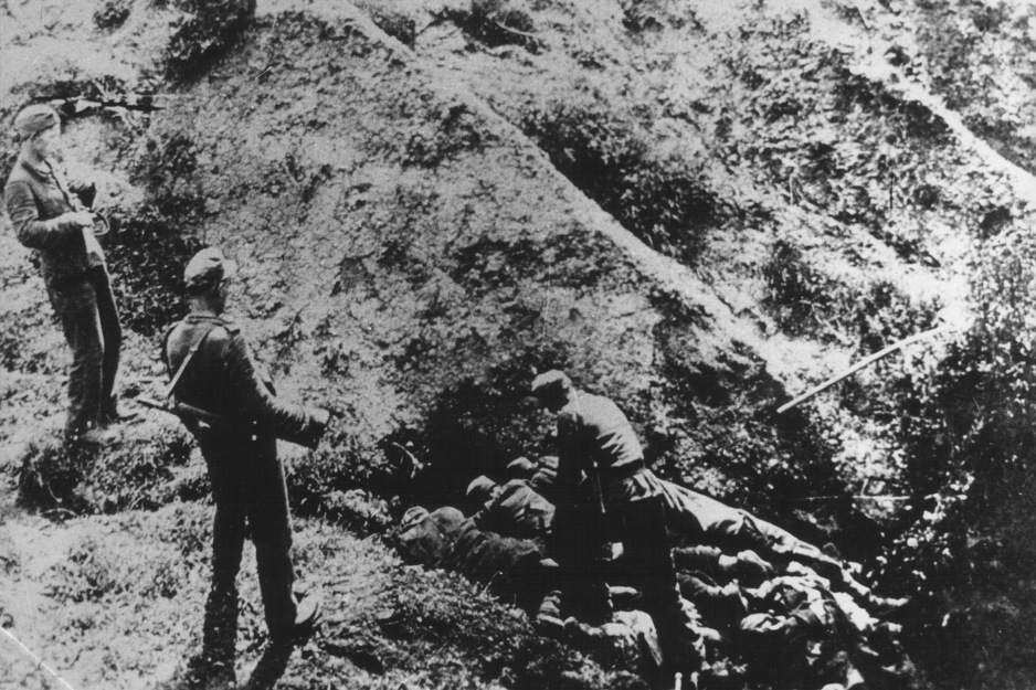 Nijemci ubijaju zarobljene partizane (Foto: Wikimedia)