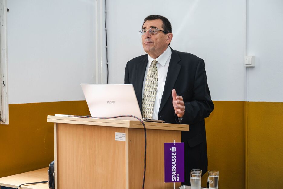 Profesor Željko Šain