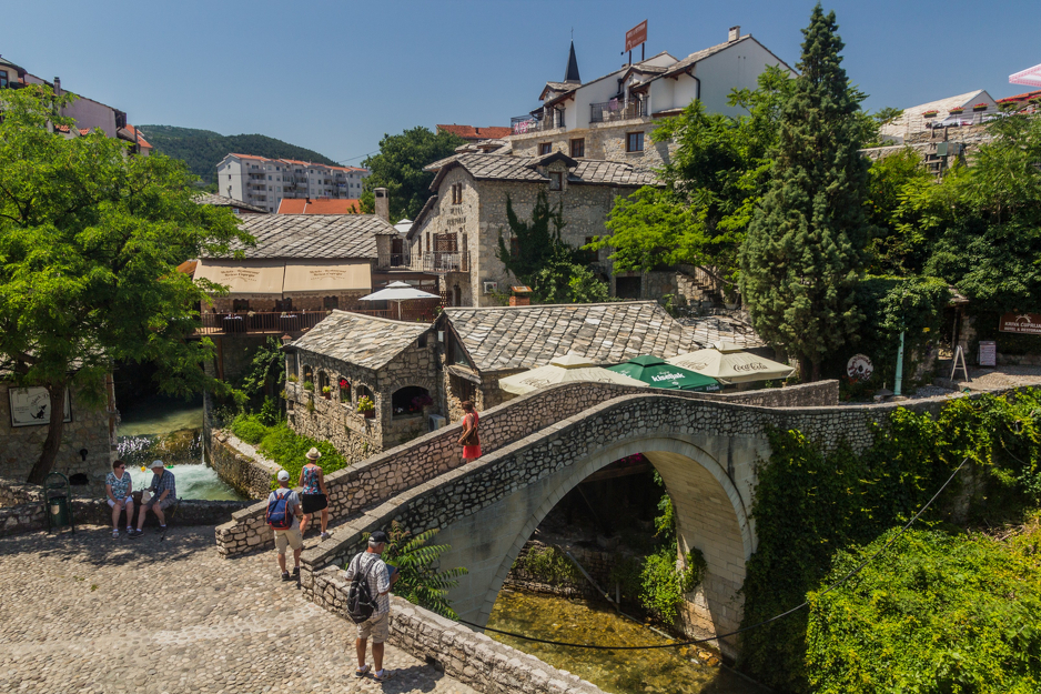 Kriva ćuprija je najstariji jednolučni kameni most u Mostaru