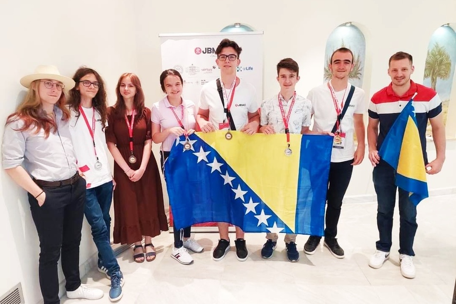 Svi učesnici takmičenja pohađali Školu matematike za nadarene učenike (Foto: Vlada KS)