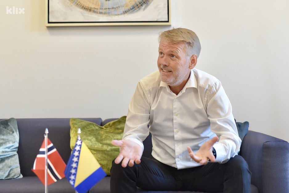 Ambasador ističe kako političari u BiH gube vrijeme na politikanstvo (Foto: T. S./Klix.ba)