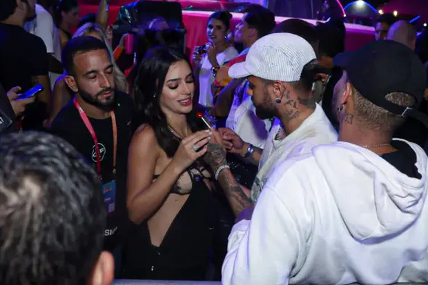 Bruna i Neymar u noćnom klubu