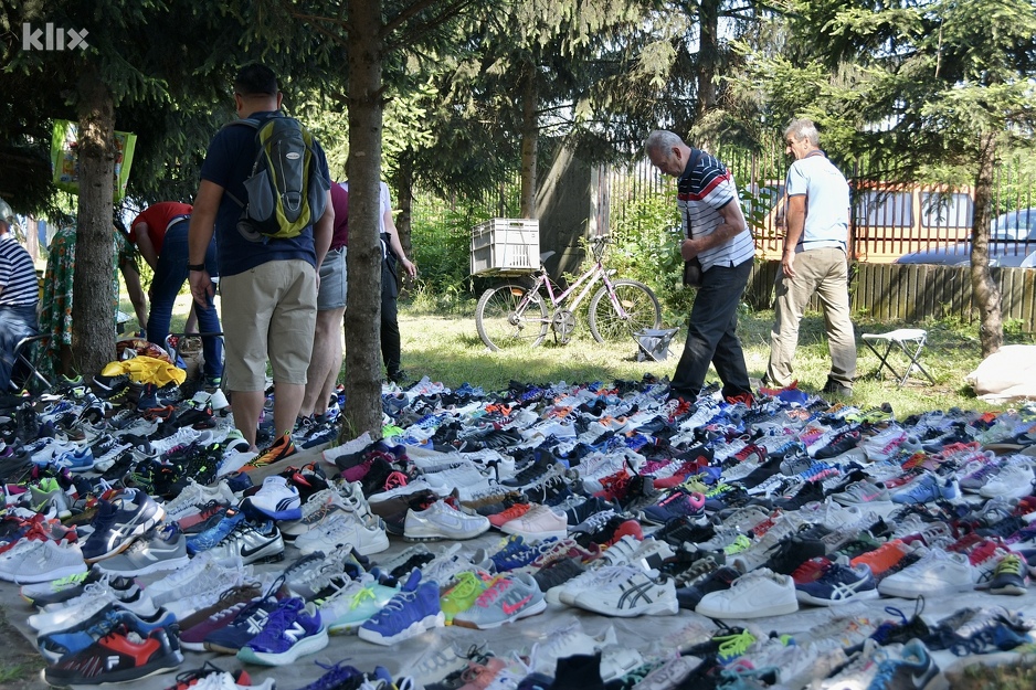 Mjesto gdje se prodaje po jedna patika (Foto: I. Š./Klix.ba)