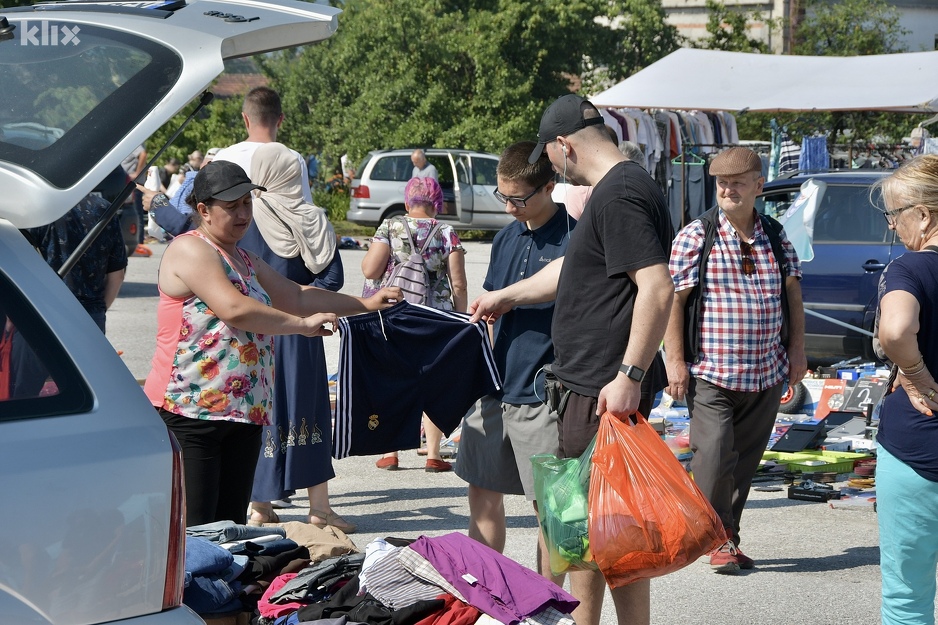 Veliki izbor odjeće (Foto: I. Š./Klix.ba)