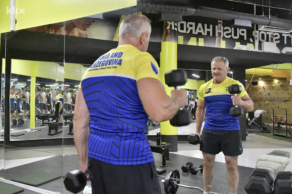 U teretani je omiljen, rado viđen gost u svakom njenom dijelu, nasmijan i vedar za sve koji ga pozdrave i uvijek otvoren za sve one koji ga pitaju za savjet (Foto: I. Š./Klix.ba)