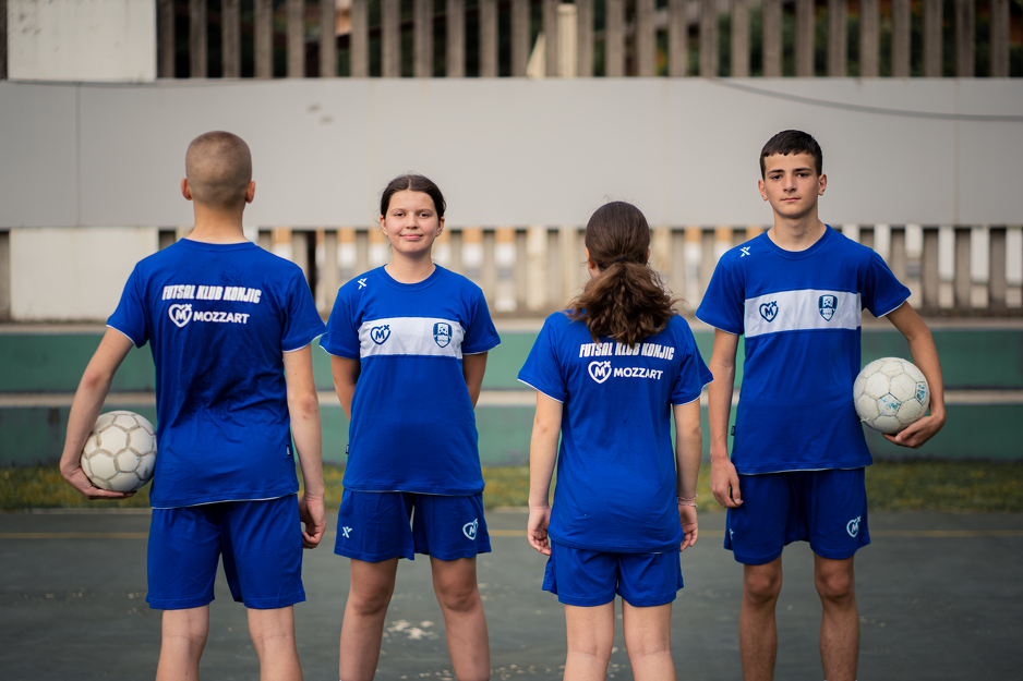 Članovi FC Konjic u Mozzartovim dresovima