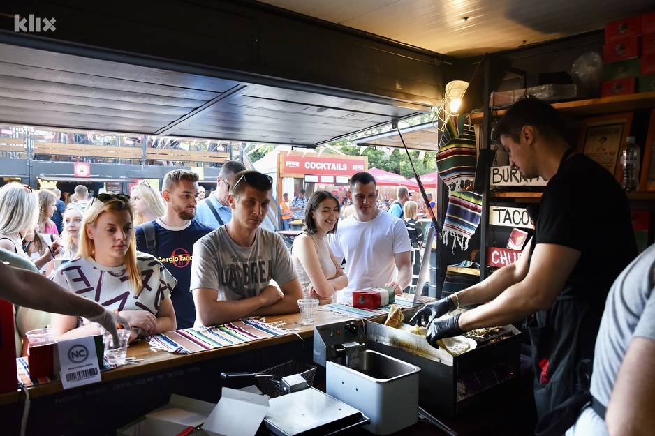 Brojni posjetitelji stajali su u redu za Nenin burrito (Foto: T. S./Klix.ba)