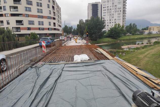 Betoniranje desne površine mosta (Foto: Ceste FBiH)
