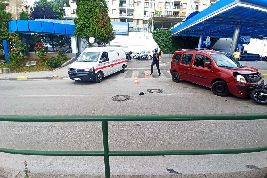 Saobraćajna nesreća u sarajevskom naselju Breka (Foto: Klix.ba)