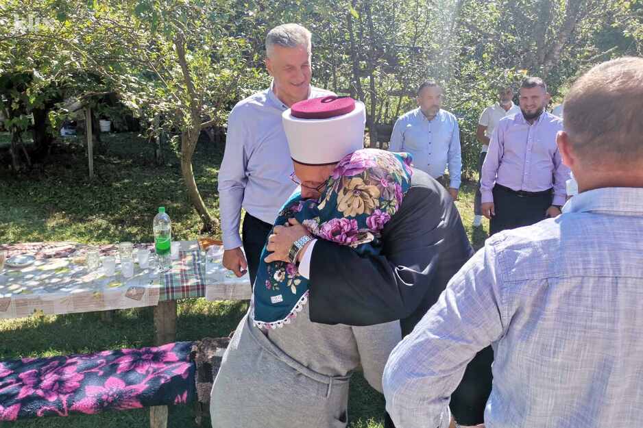 Reisov zamjenik Enes ef. Ljevaković u posjeti paru Memišević kod Višegrada