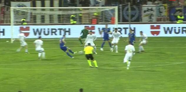 Trenutak kada je Džeko poslao loptu u mrežu (Foto: Screenshot)