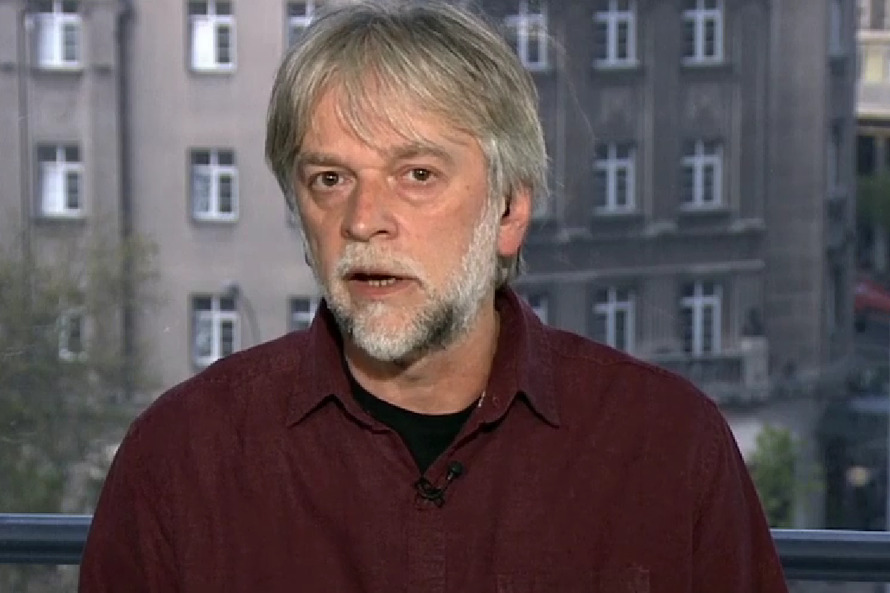 Nebojša Grabež ističe da je u knjizi Ante Perkovića pronašao svijet čiji je i sam bio dio (Screenshot/Al Jazeera Balkans)