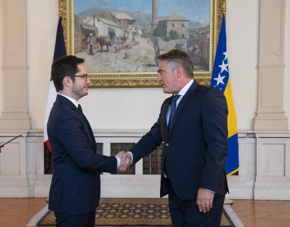 Delmas predao Komšiću akreditiv (Foto: Predsjedništvo BiH)