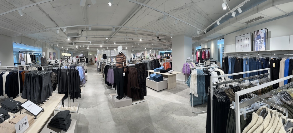 Lindex prodanica u Mega Mallu u Tešanjci