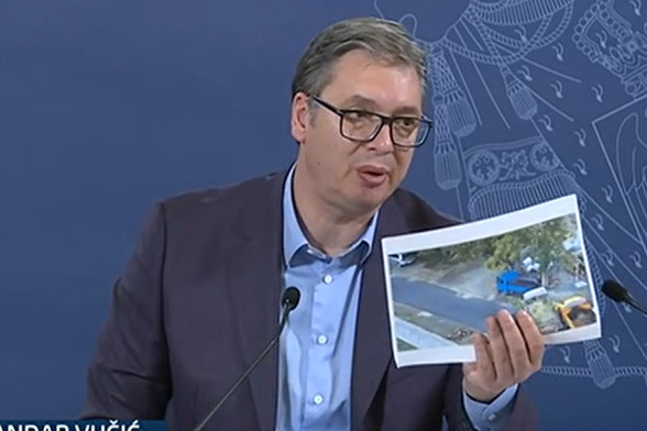 Prvi čovjek Srbije pokazao fotografiju kamiona u blizini manastira (Screenshot: N1)