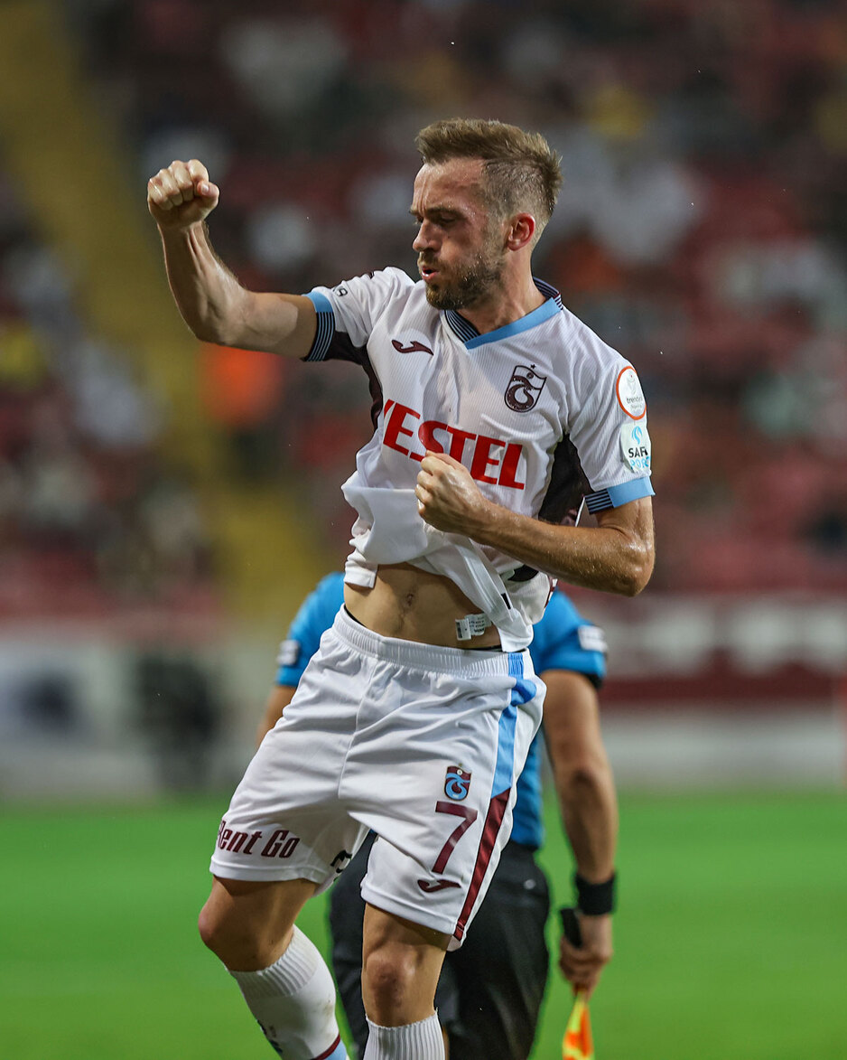 Edin Višća slavi pogodak za vodstvo svog tima (Foto: Trabzonspor/Twitter)