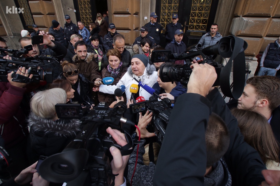 Ilvana Raščić ispred suda prilikom izricanja presude Tahiroviću 2016. godine (Foto: Arhiv/Klix.ba)