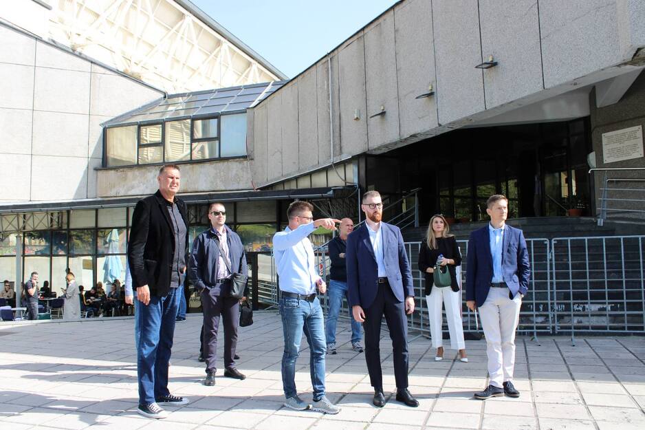 Ministar privrede KS Zlatko Mijatović u jučerašnjoj posjeti dvorani Zetra (Foto: Vlada KS)