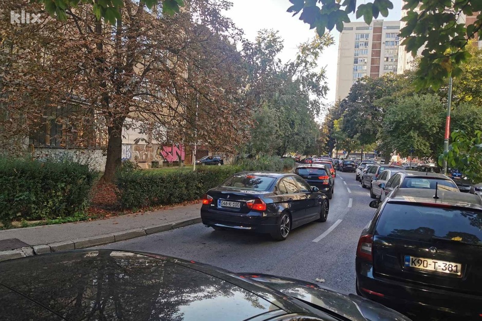 Kolone su stvorene od Grbavice