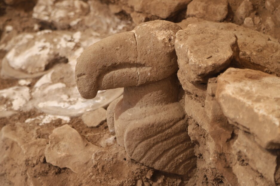 Odmah pored figure je i statua lešinara (Foto: TGA)