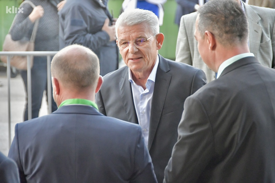 Šefik Džaferović na Kongresu SDA