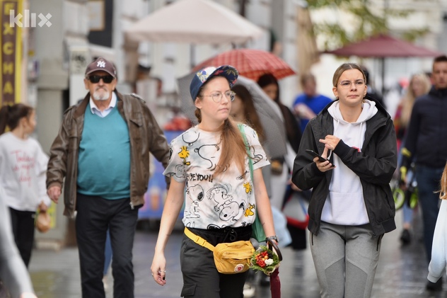 Brojni građani i turisti uživali u natprosječnim temperaturama (Foto: D. S./Klix.ba)